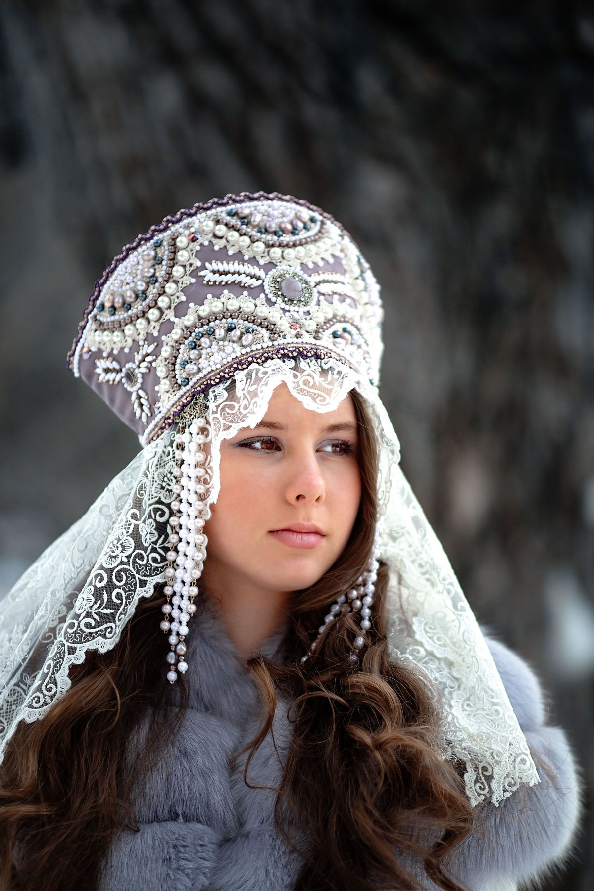 Рита Флорес кокошник