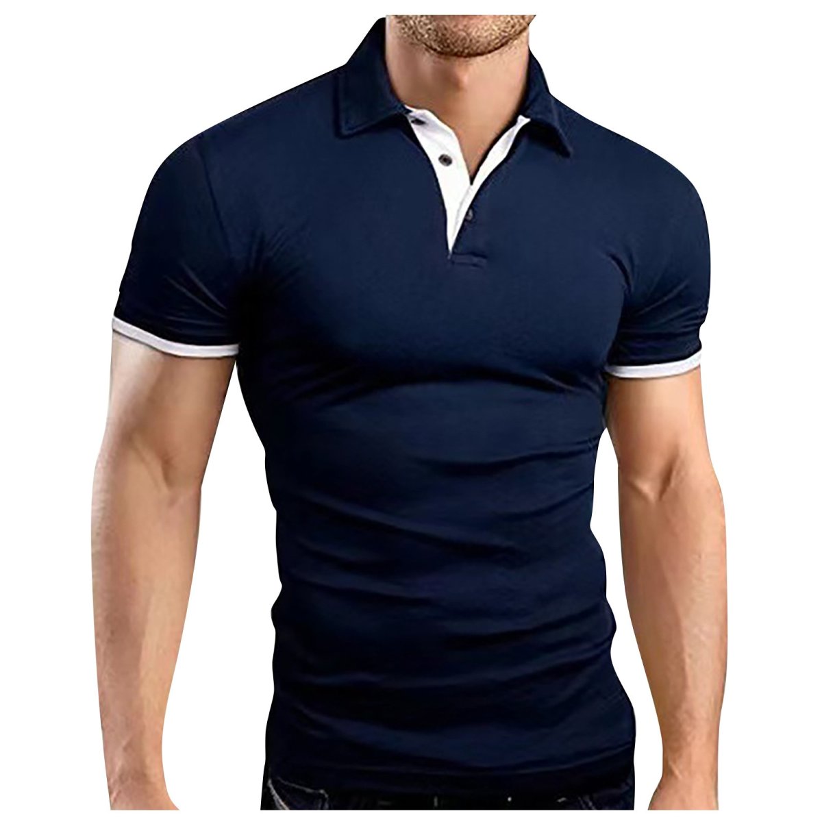 Белая футболка на фоне стены