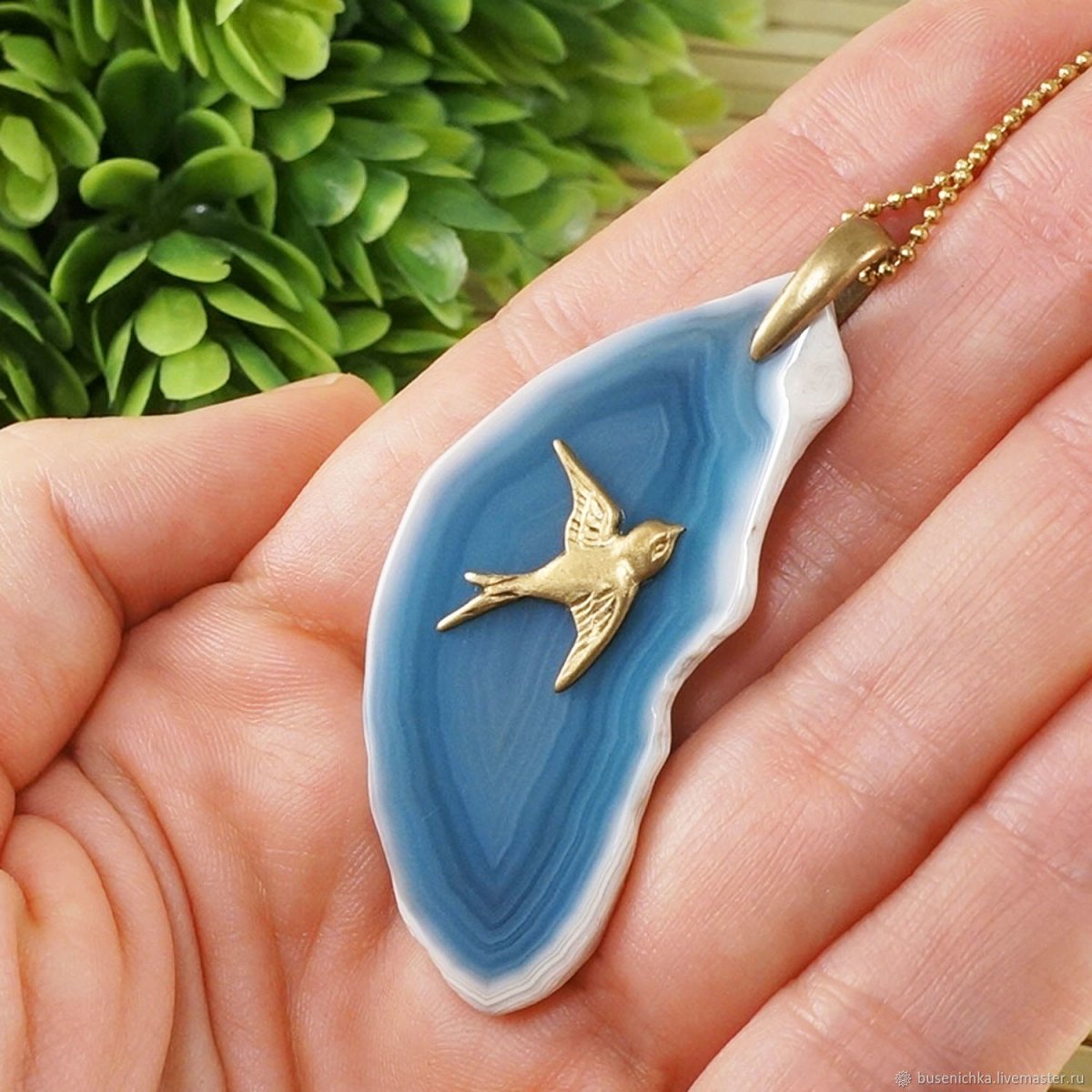 Медальон с птицей