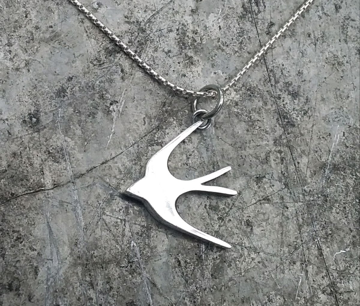 Кулон Ласточка