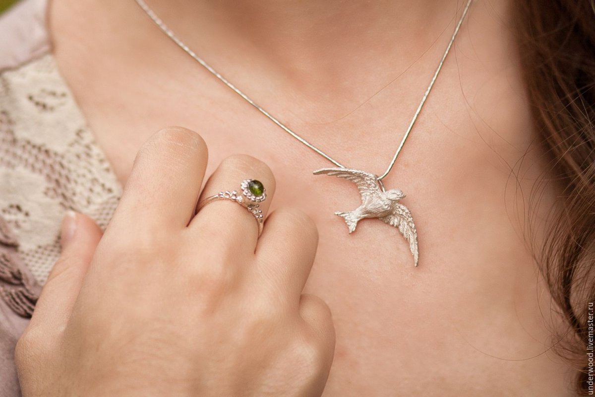 Кулон Ласточка