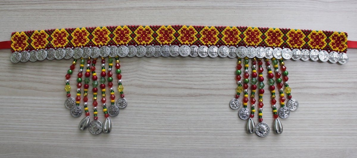Колье в народном стиле из бисера