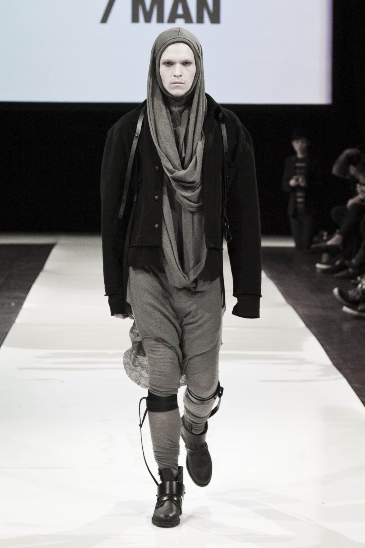 Дизайнер одежды мужчина