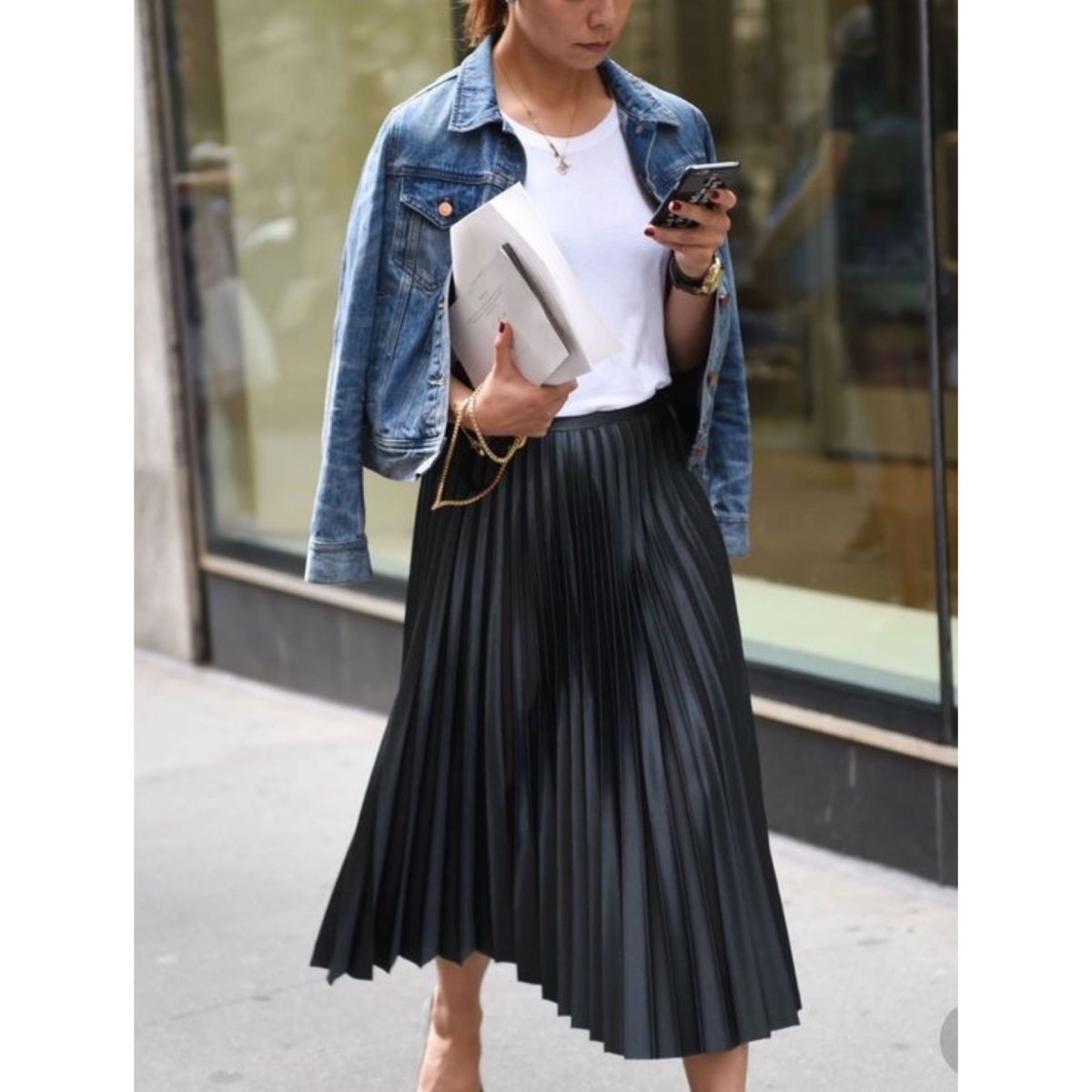 Образ с длинной черной юбкой