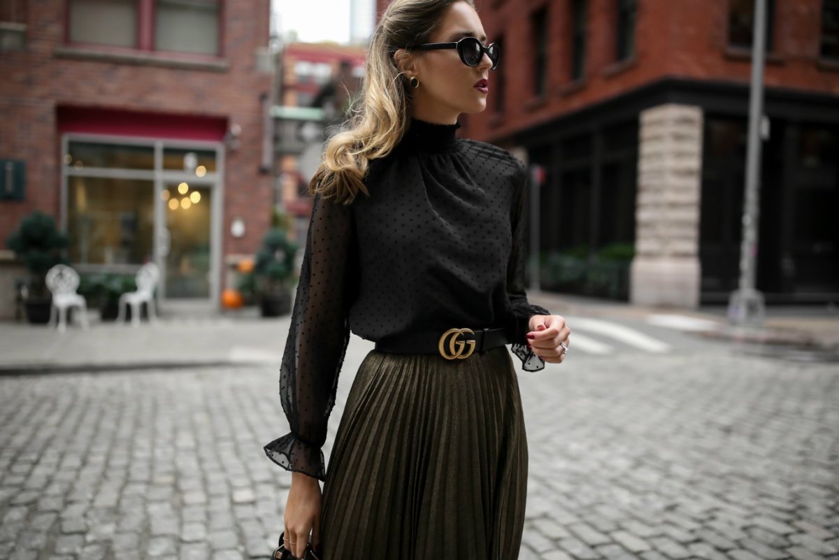 Лук с юбкой миди