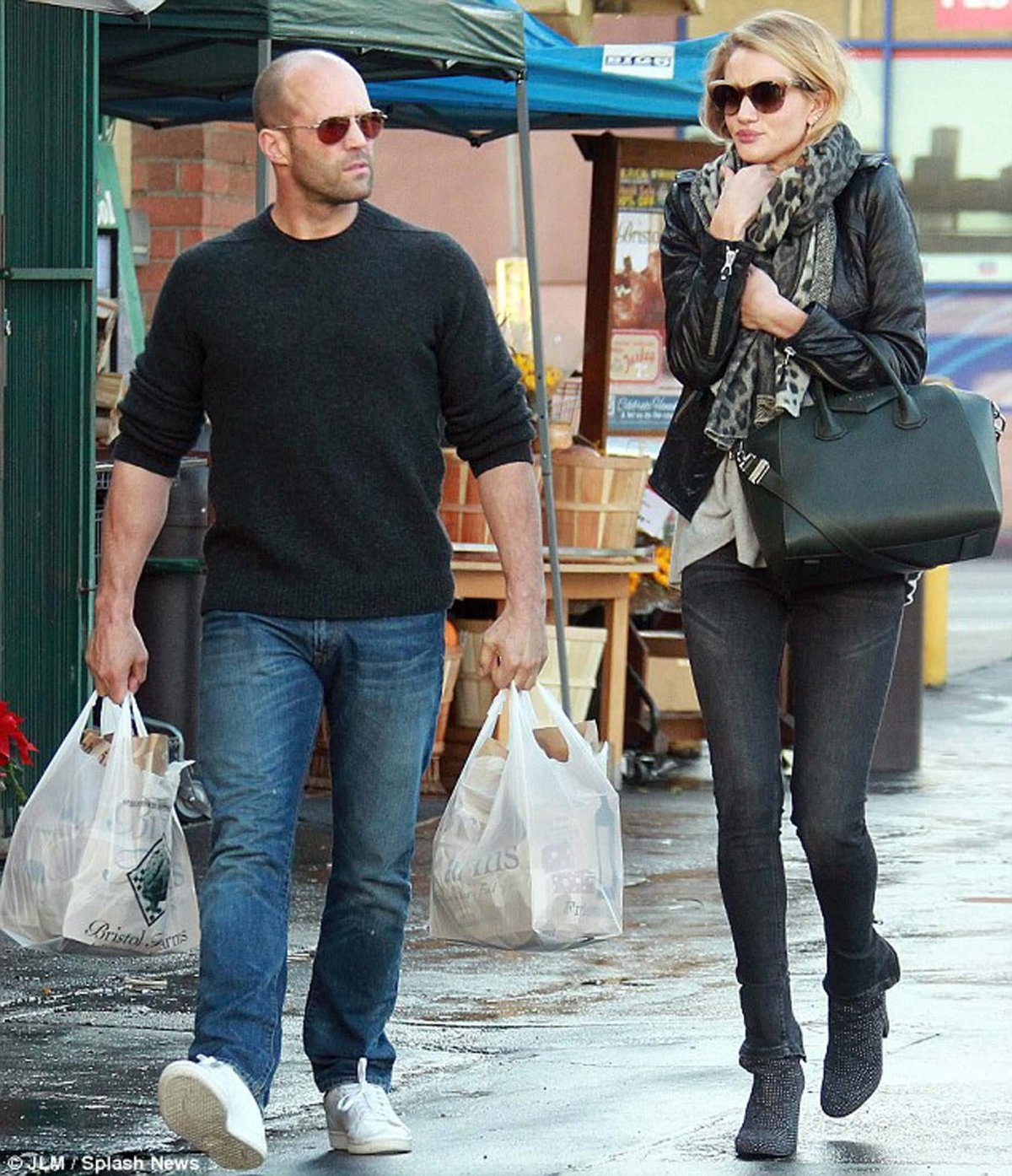 Джейсон Стэтхэм в клетчатой рубашке