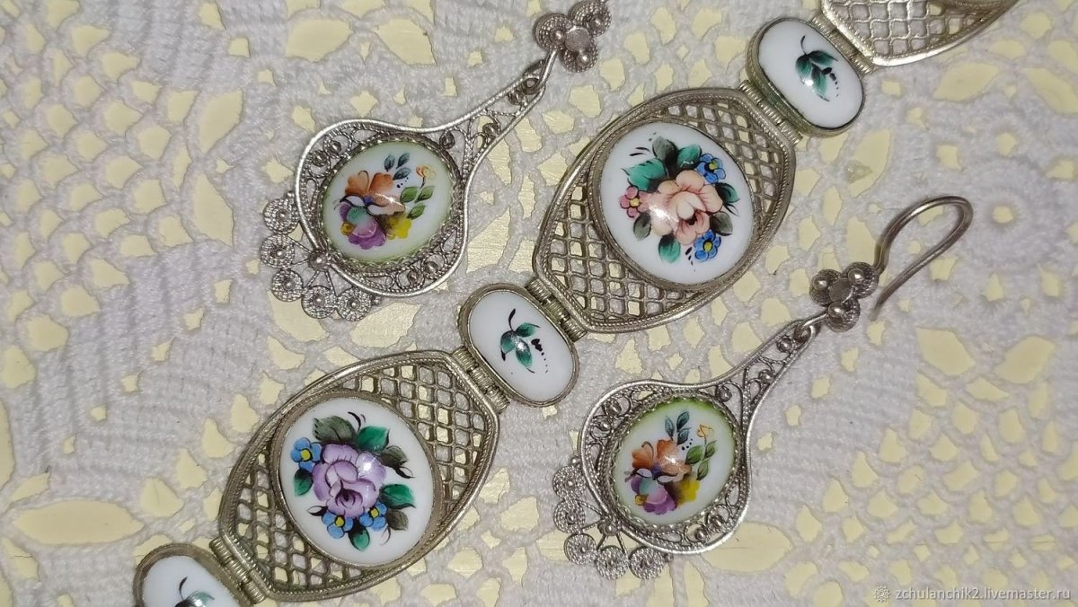 Украшения с мельхиором с нефритом