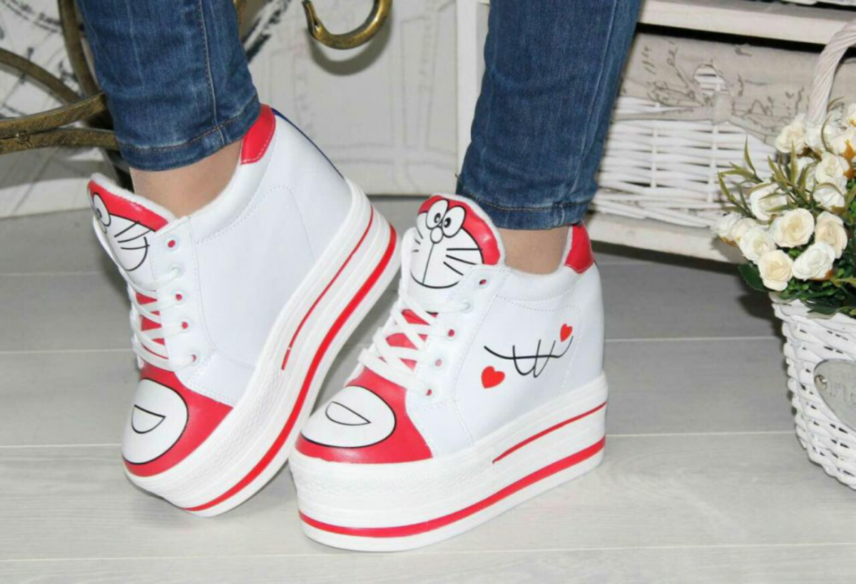 Кроссовки на платформе сникерсы