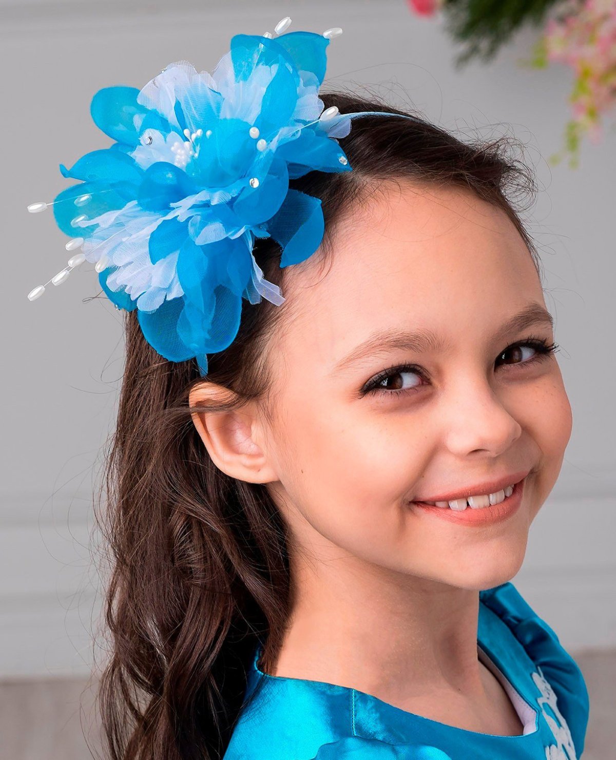 Ободок с голубыми цветами