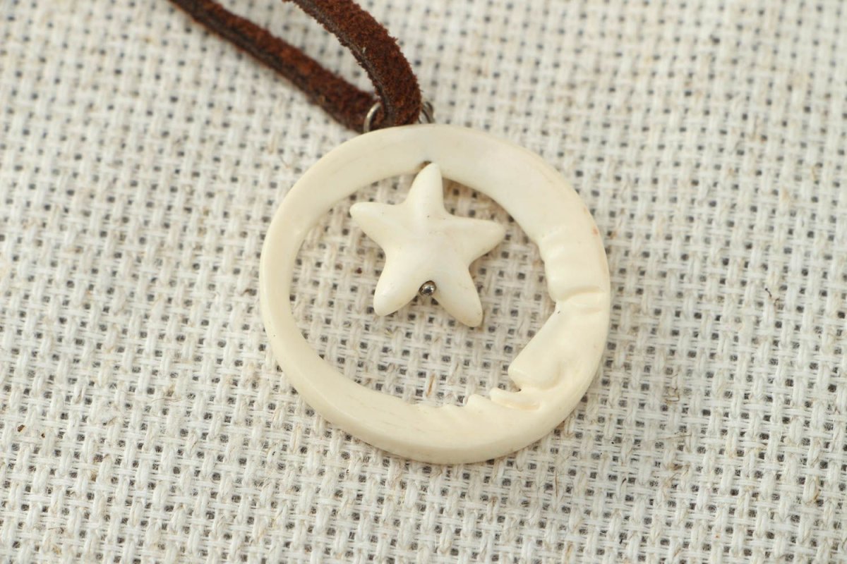 Подвеска из кости "глаз"