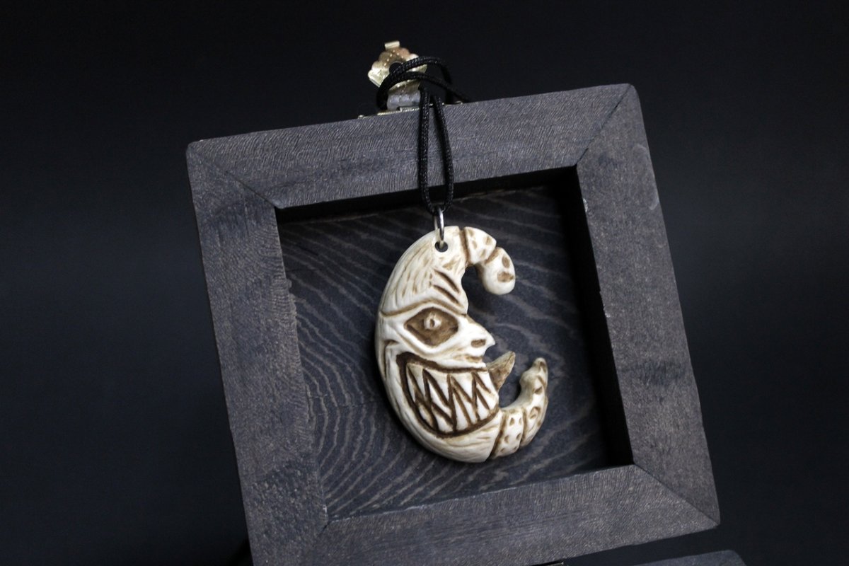 Амулет из кости