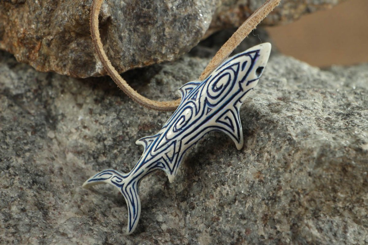 Подвески из кости