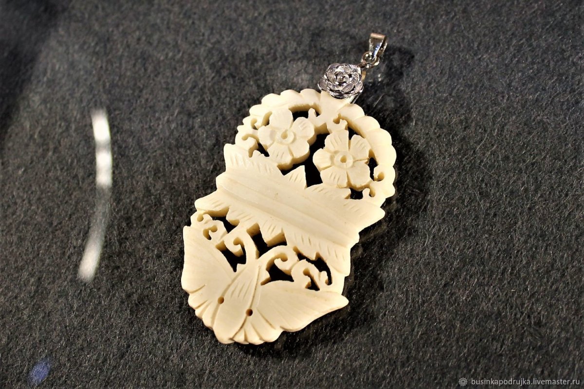 Кулон из кости