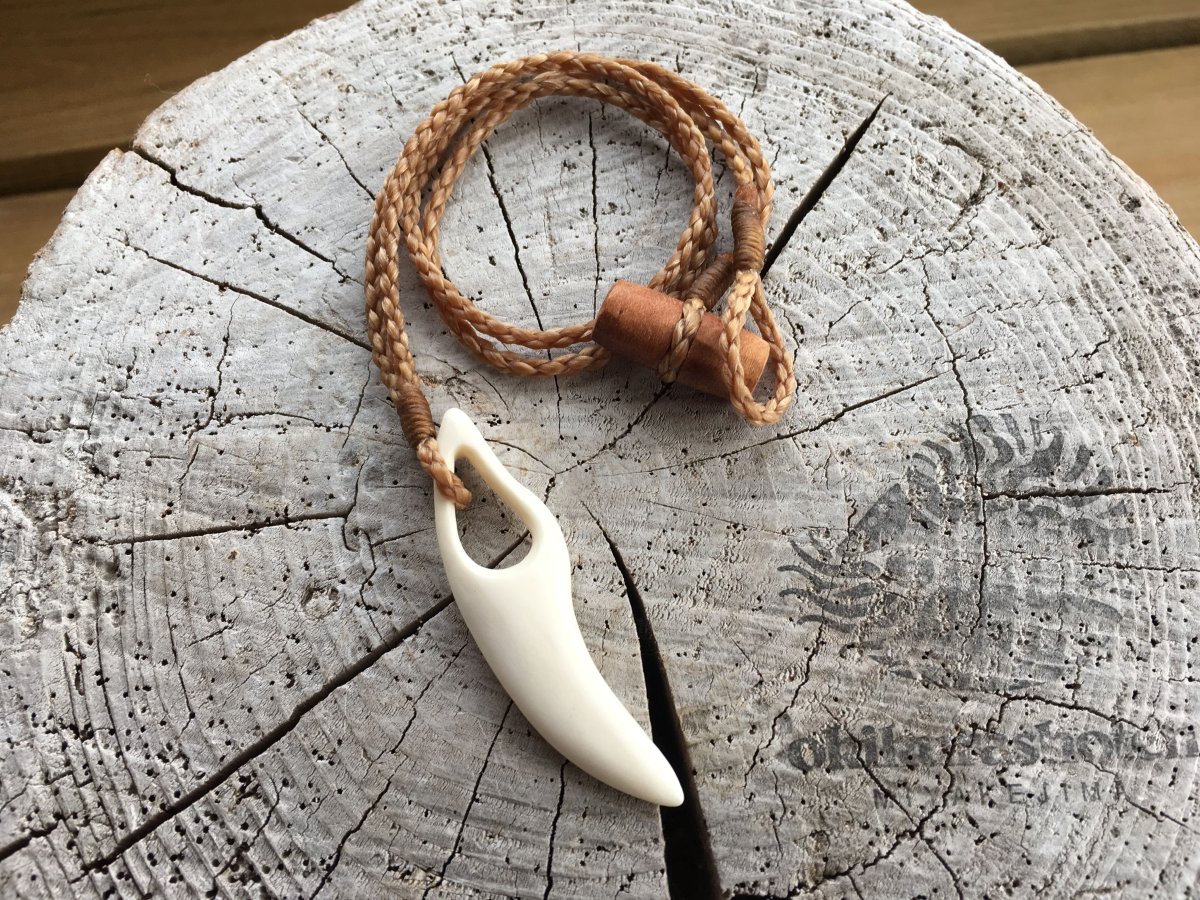 Кулон из кости