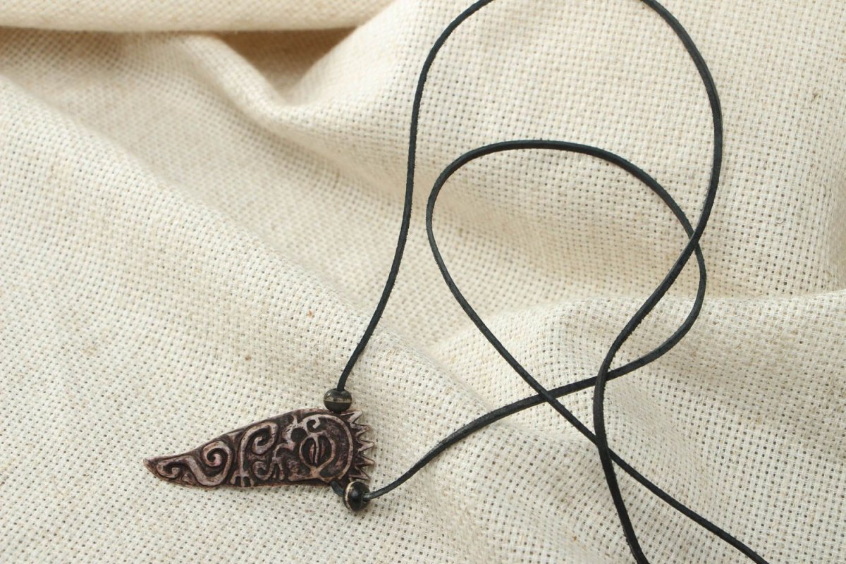 Якутские кулоны из кости