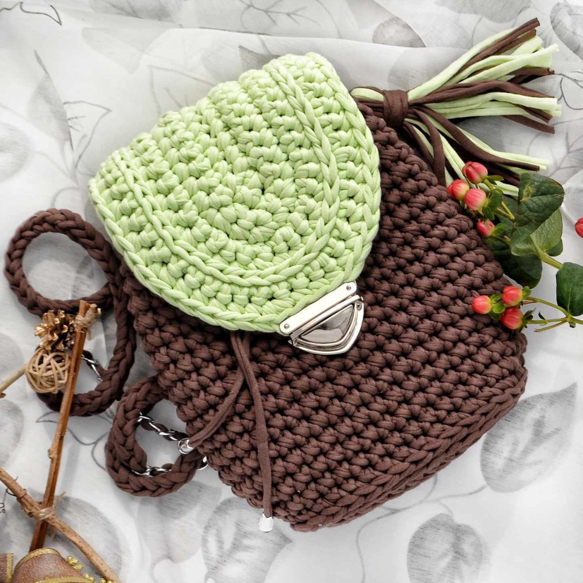 Сумочка торба крючком из трикотажной пряжи