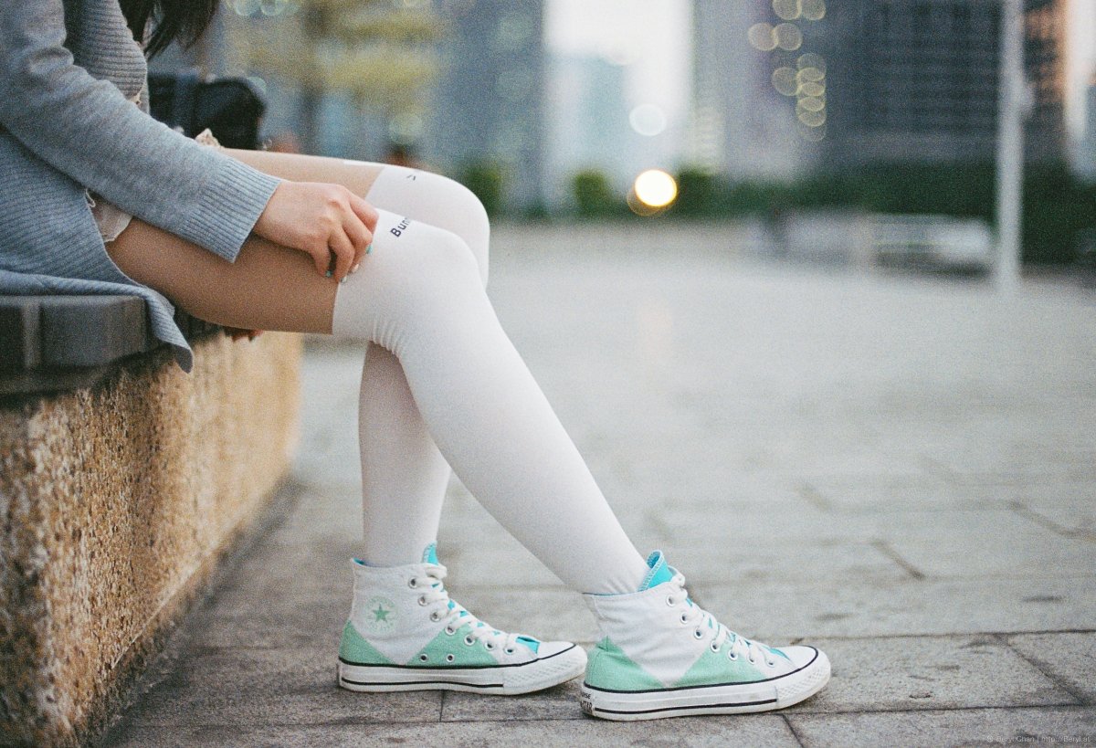 Девушки в белых носочках