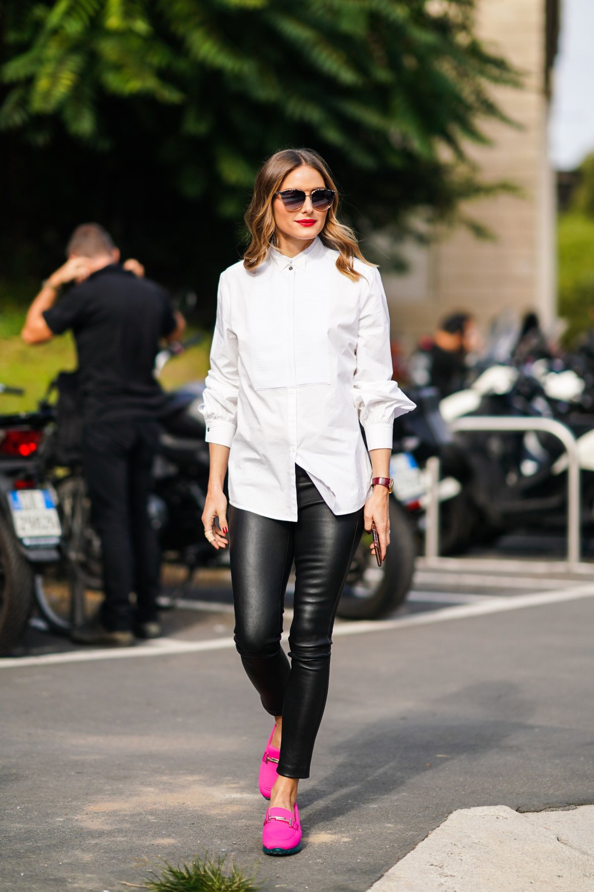 Кожаные легинсы с пиджаком