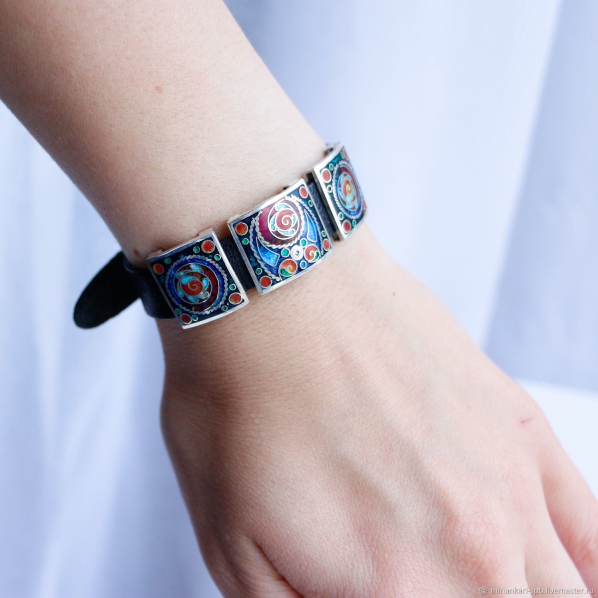 Браслеты минанкари с кожей