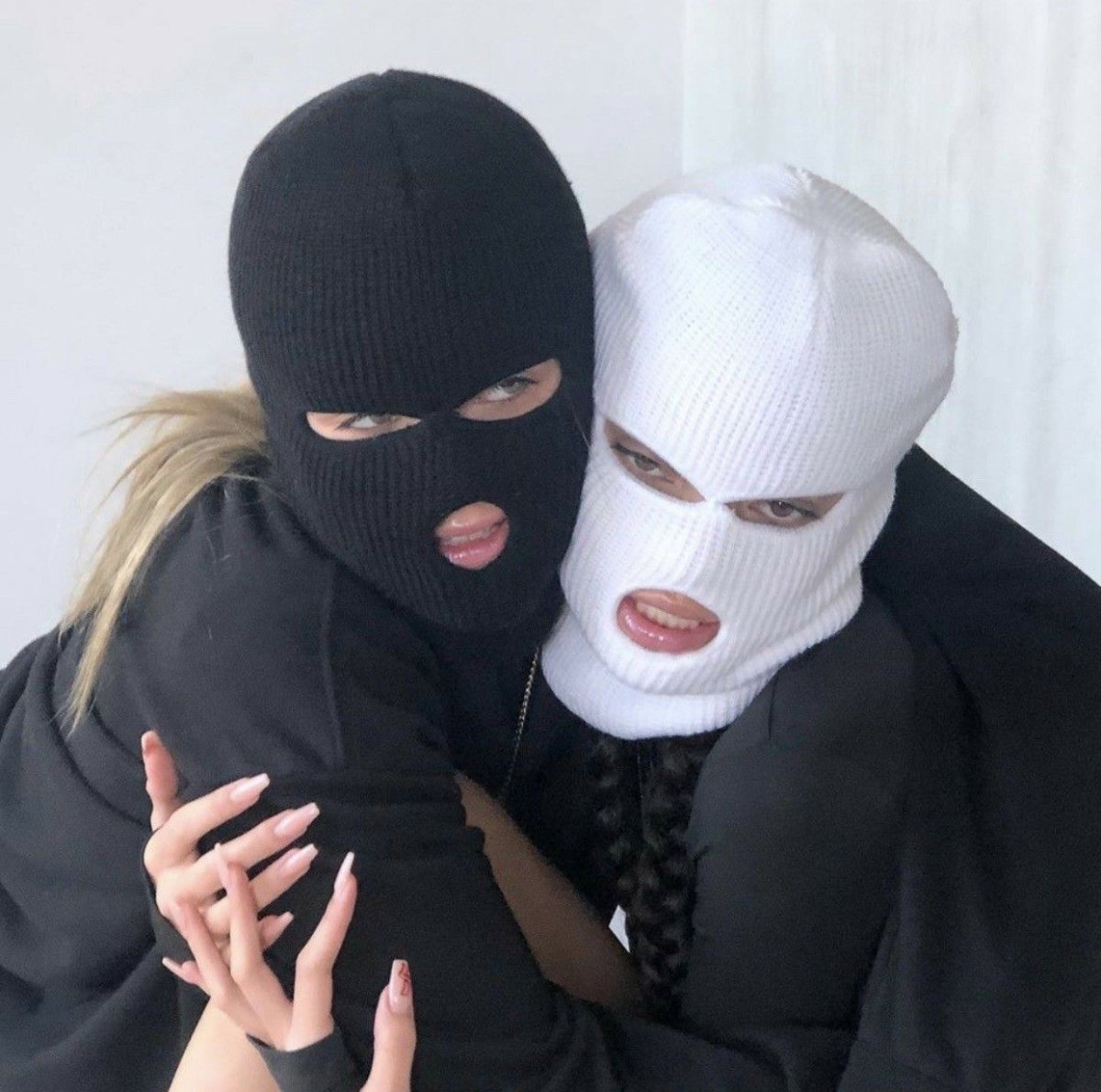 Девушка в Балаклаве