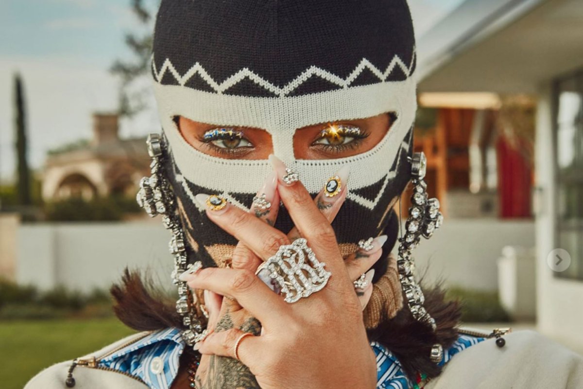 Девушка в Балаклаве