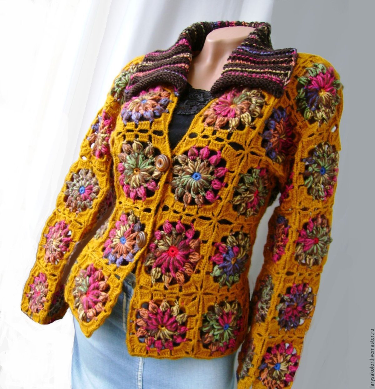 Коричневый пиджак в клетку женский