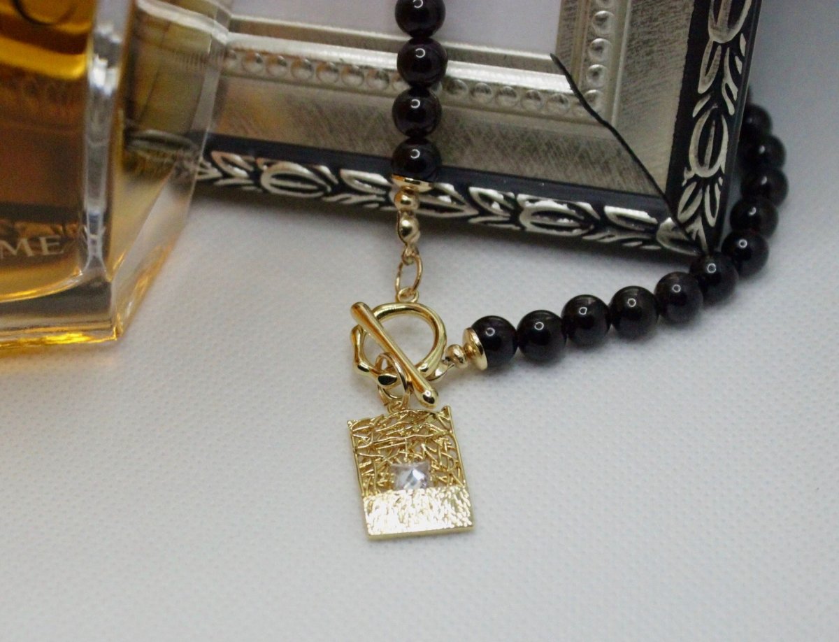 Подвеска из золота с прямоугольным камнем