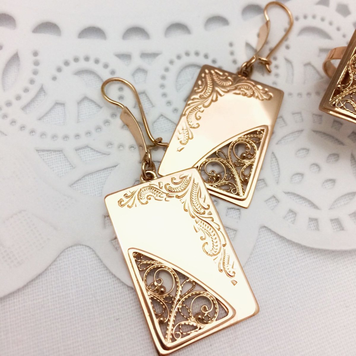 Квадратные золотые подвески