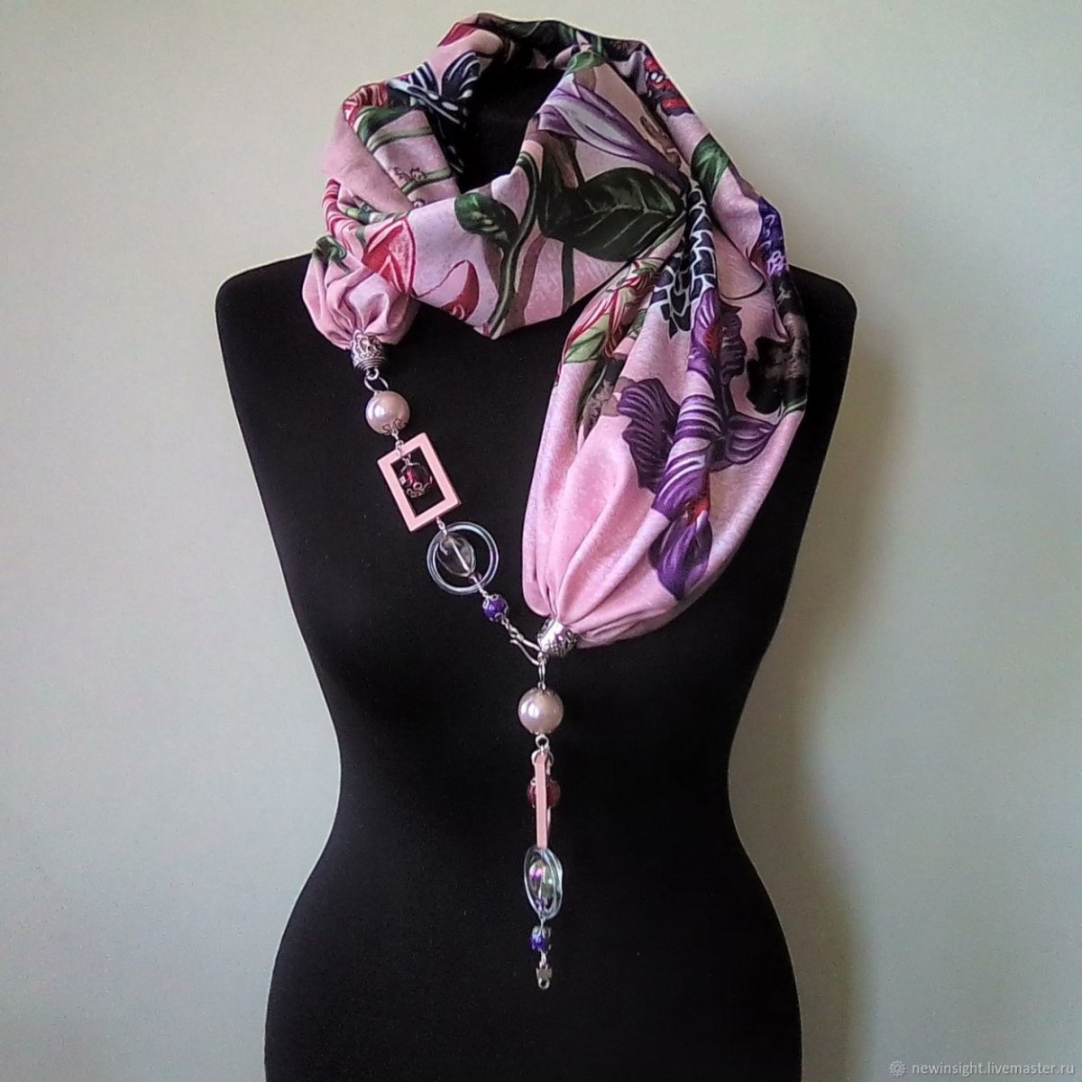 Платок колье с бусами