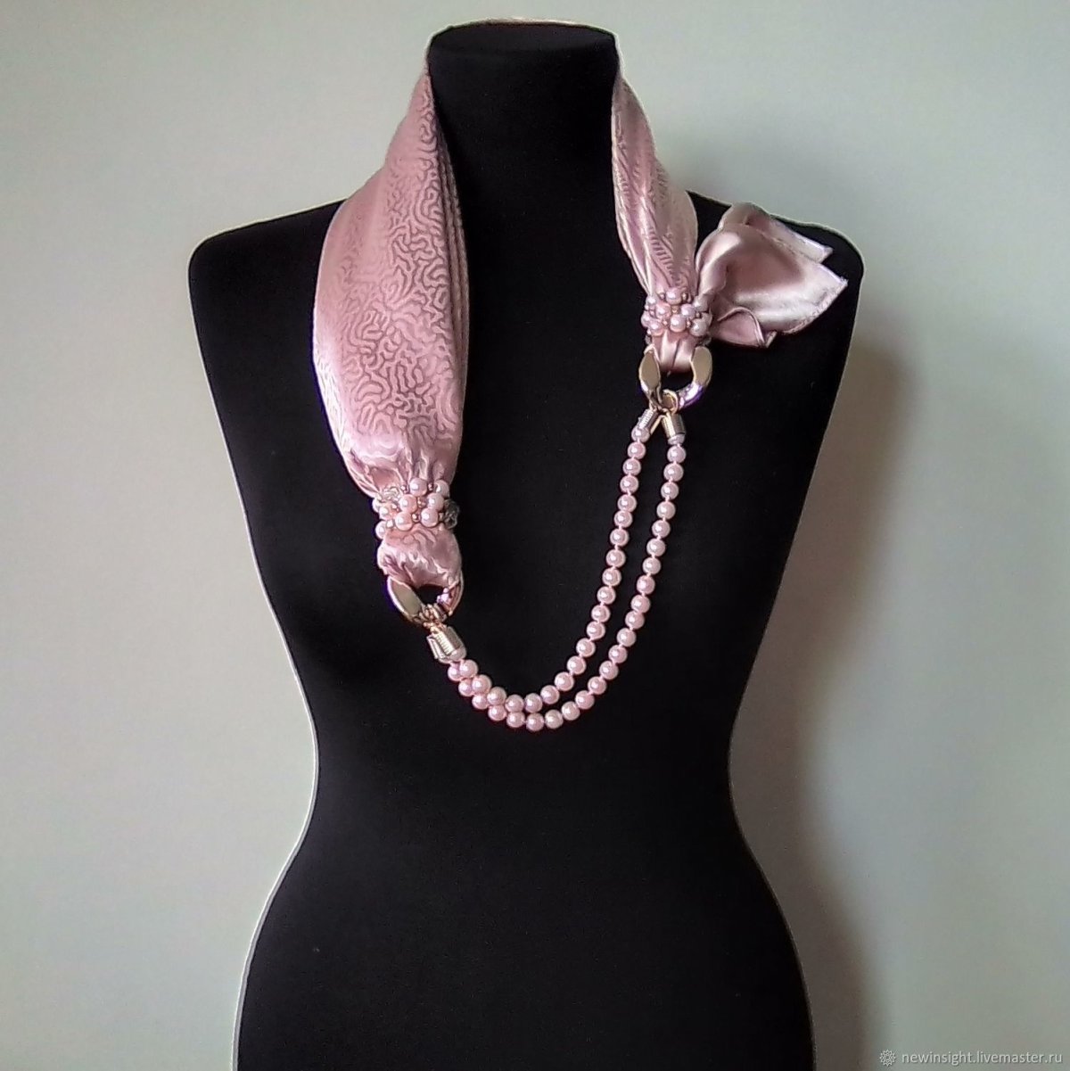 Платок колье с бусами