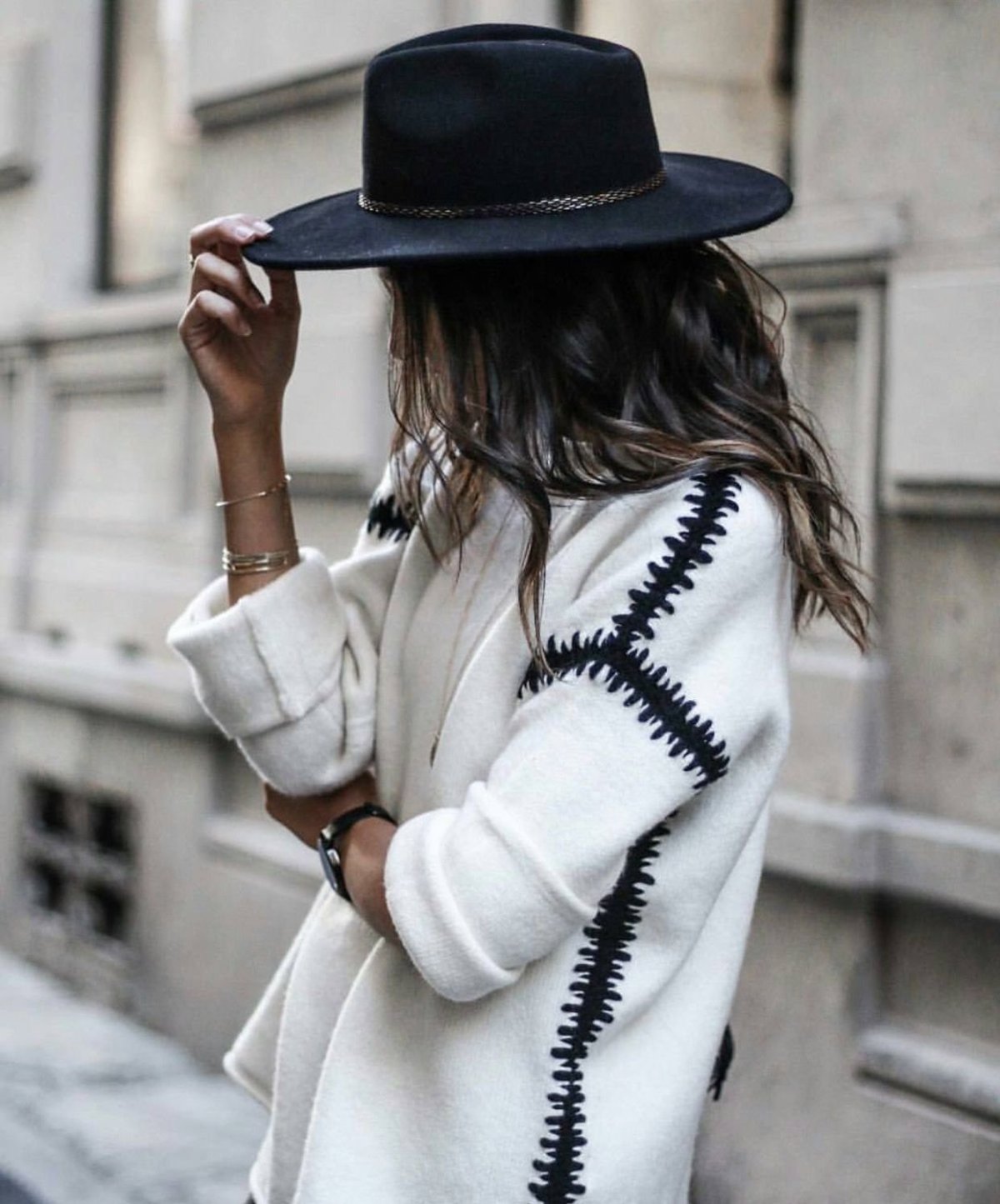 Пальто и шляпа