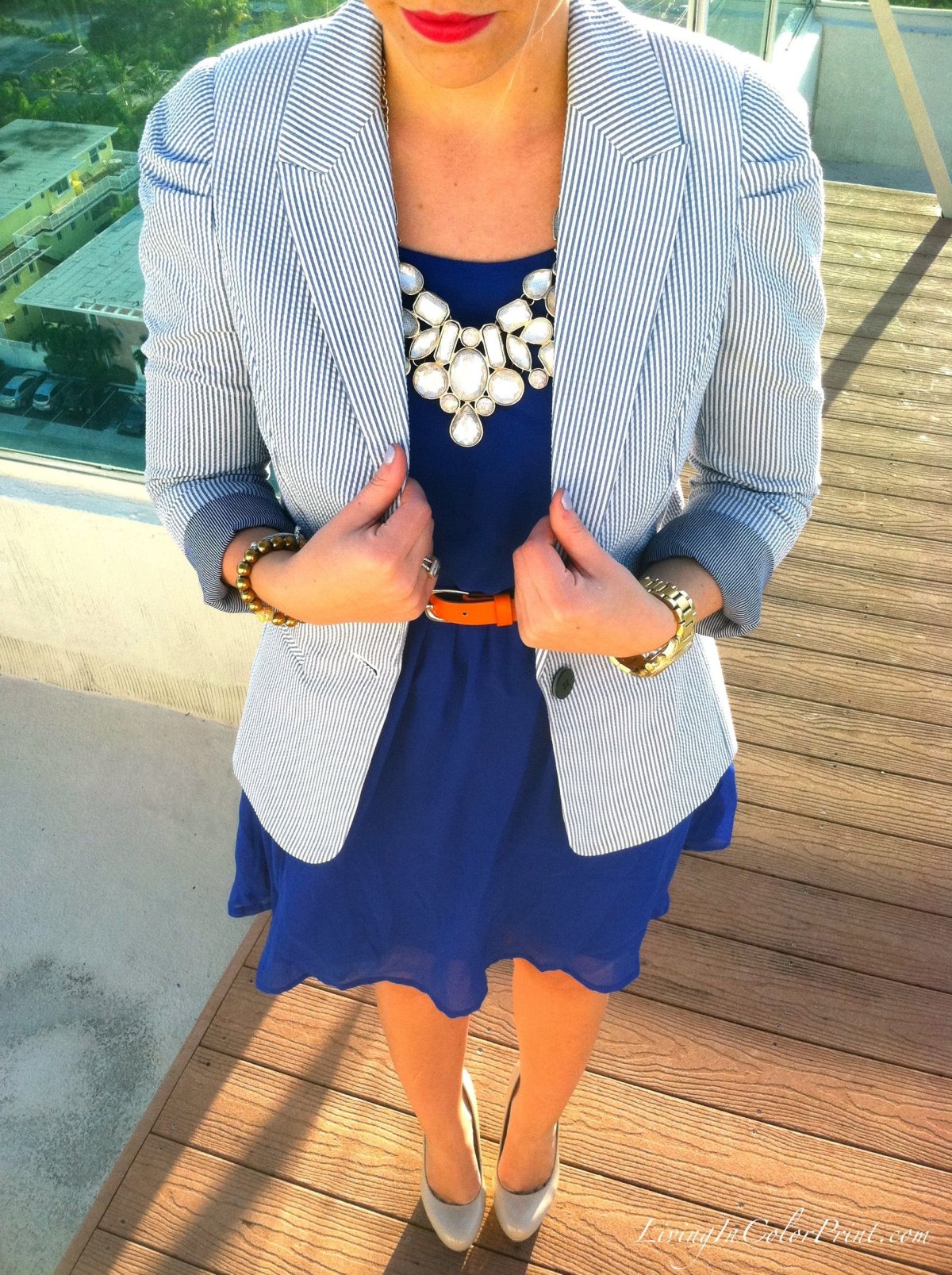 Синий и бежевый в одежде