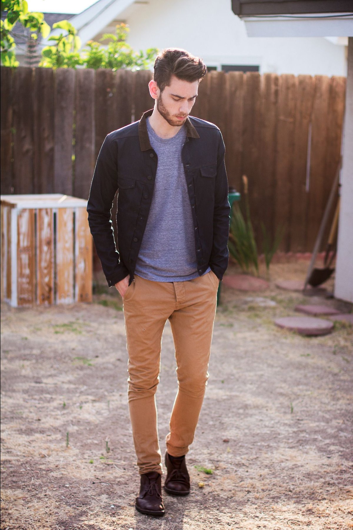 Кожаная куртка и кроссовки мужские