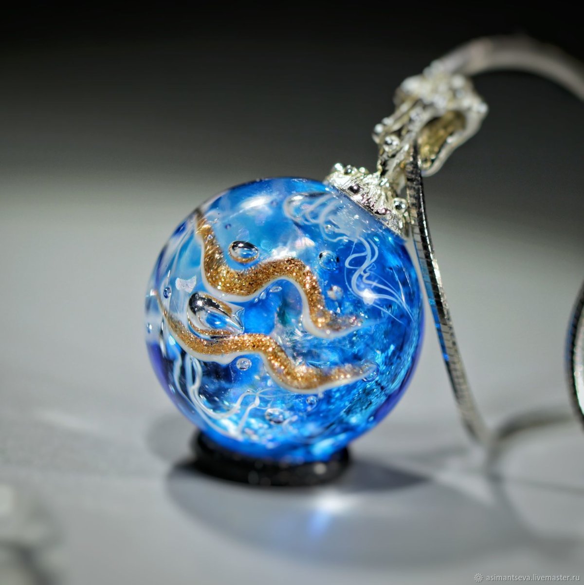 Золотой медальон Водолей