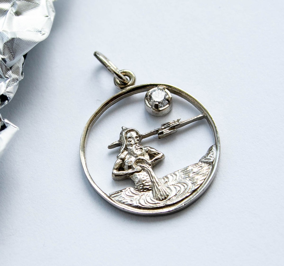 Медальон Водолей