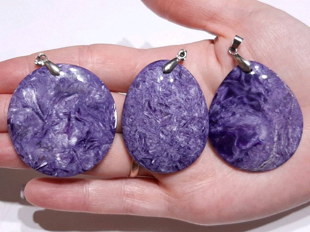 Фиолетовый минерал чароит