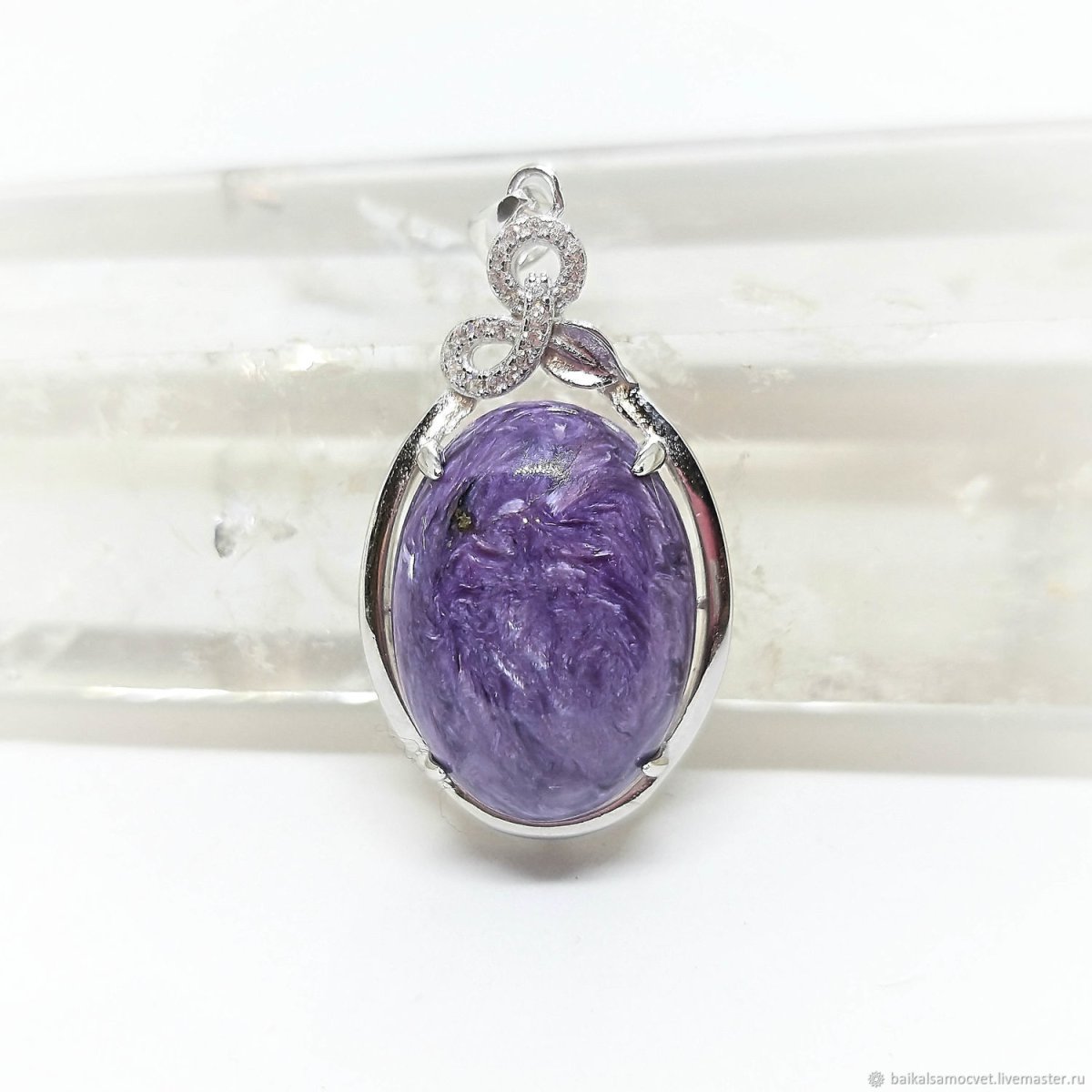 Брошь серебряная с чароитом