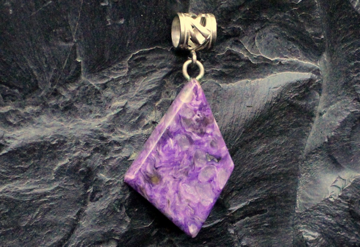 Чароит подвеска дракон