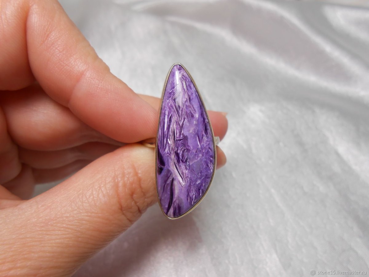 Кулоны из кожи с натуральными камнями