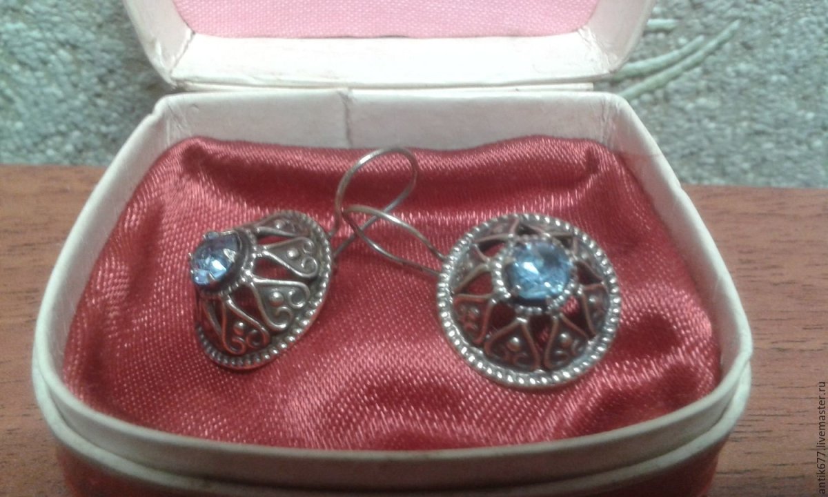 Бижутерия советских времен