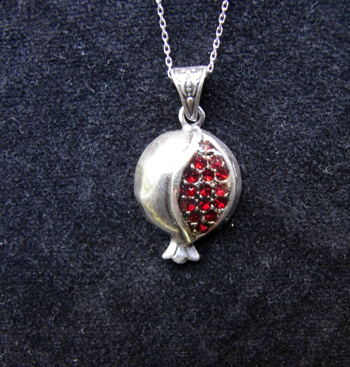 Амулет с камнем