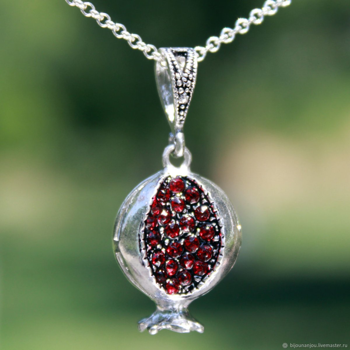 Кулон гранат неограненный