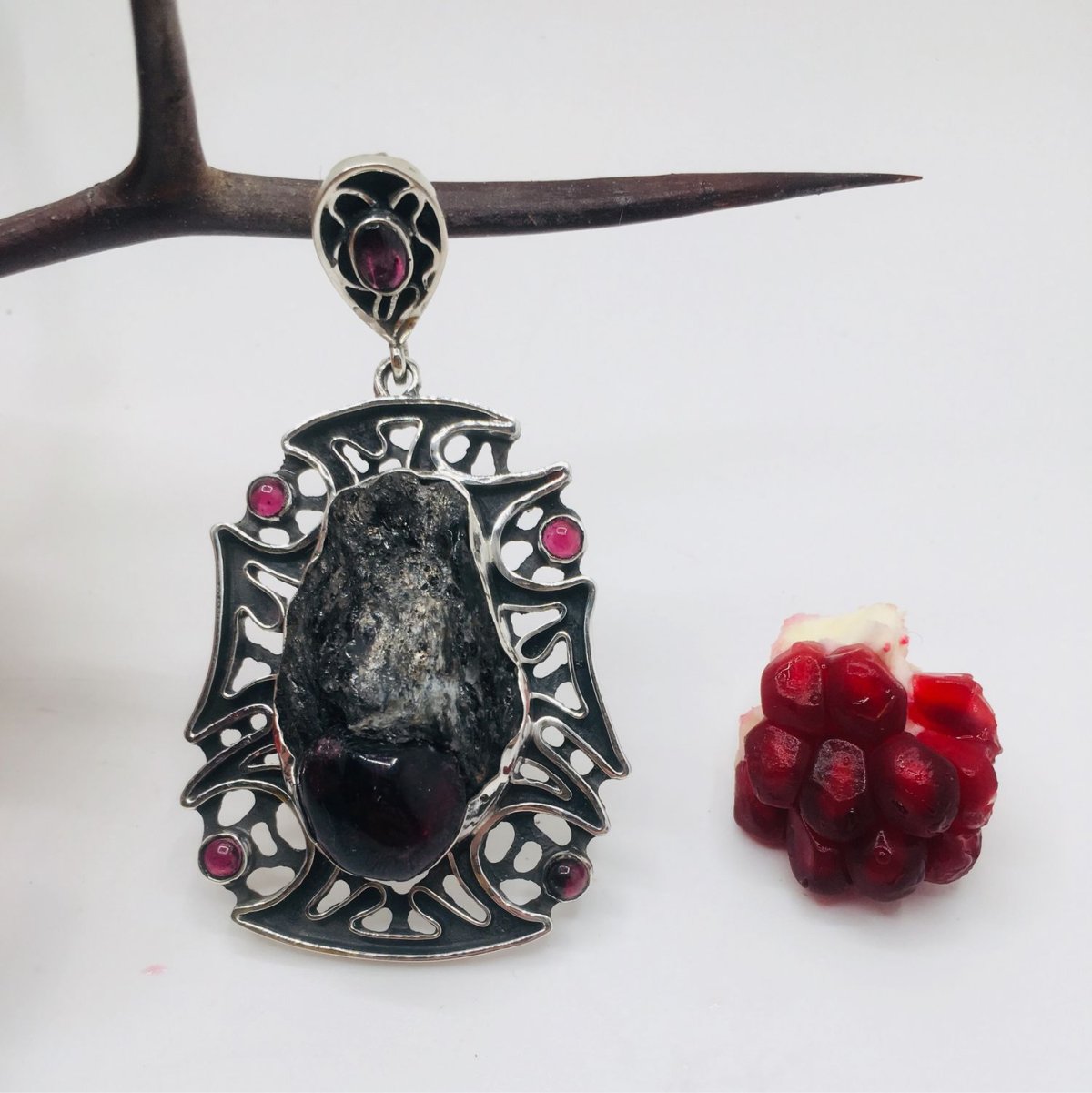 Подвеска с гранатом