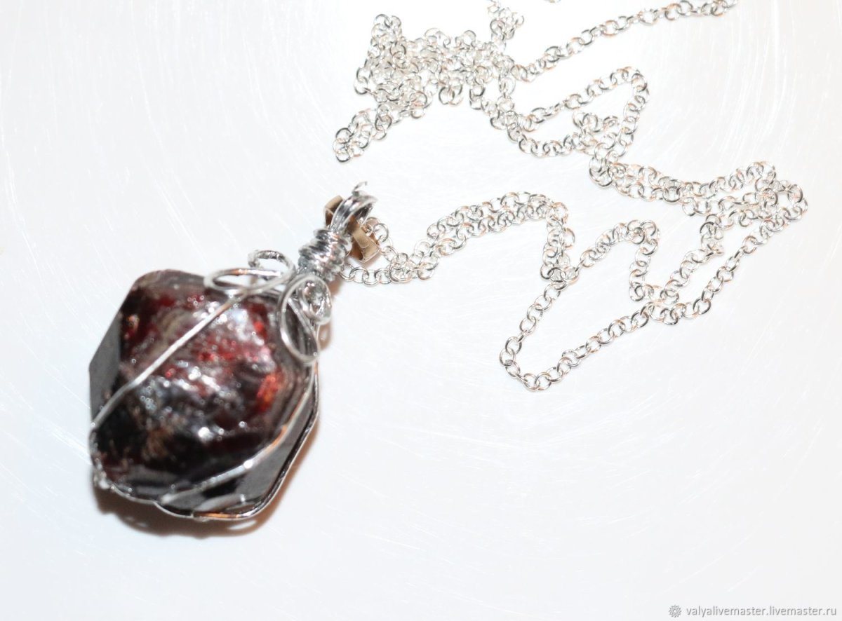 Кулон гранат