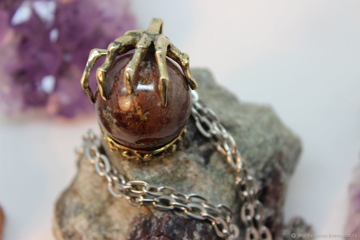 Ювелирные украшения с гранатом