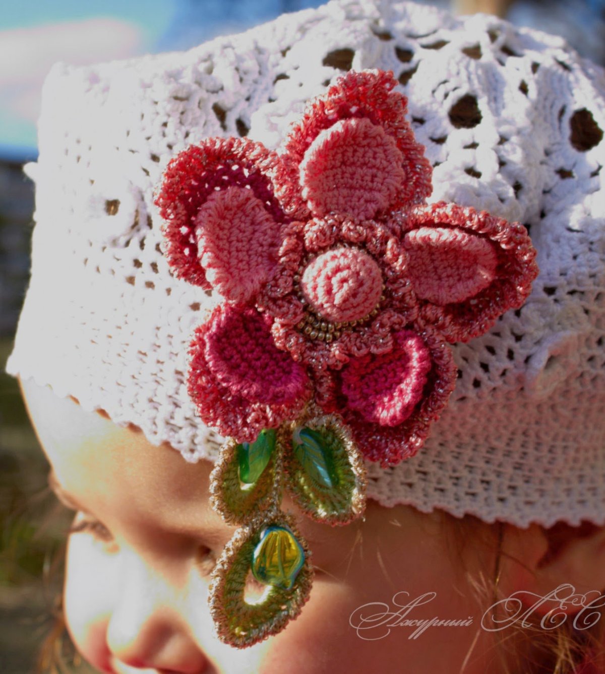 Вязаный цветок для шляпы