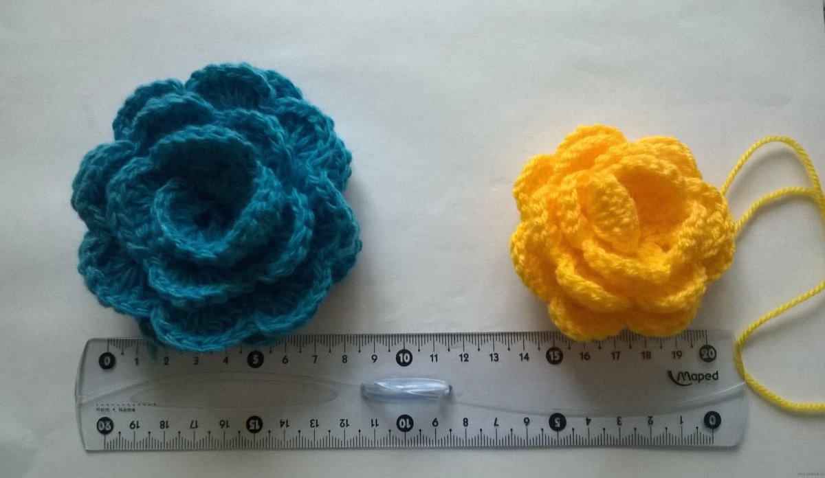 Цветок крючком на шапку
