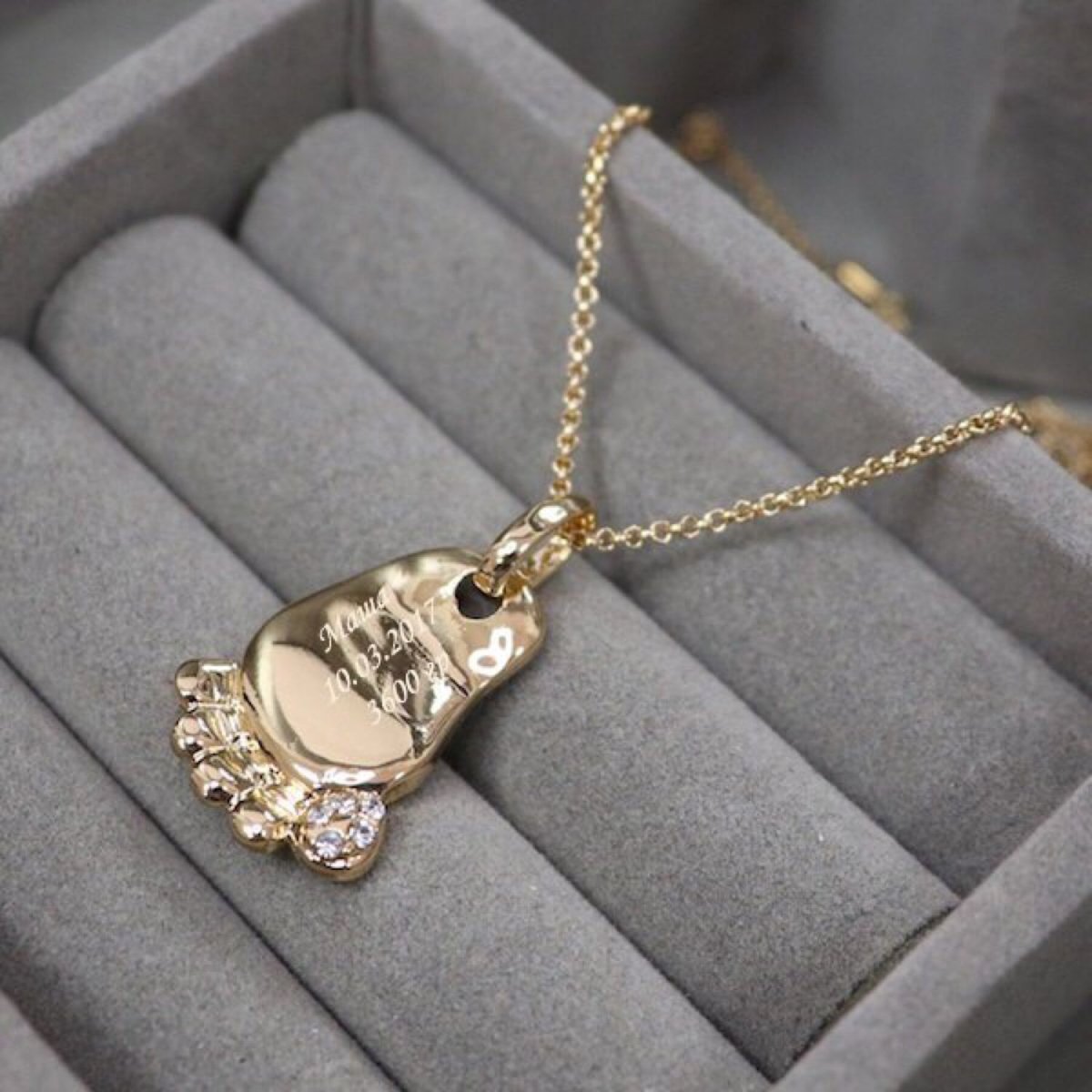 Кулон на рождение дочери