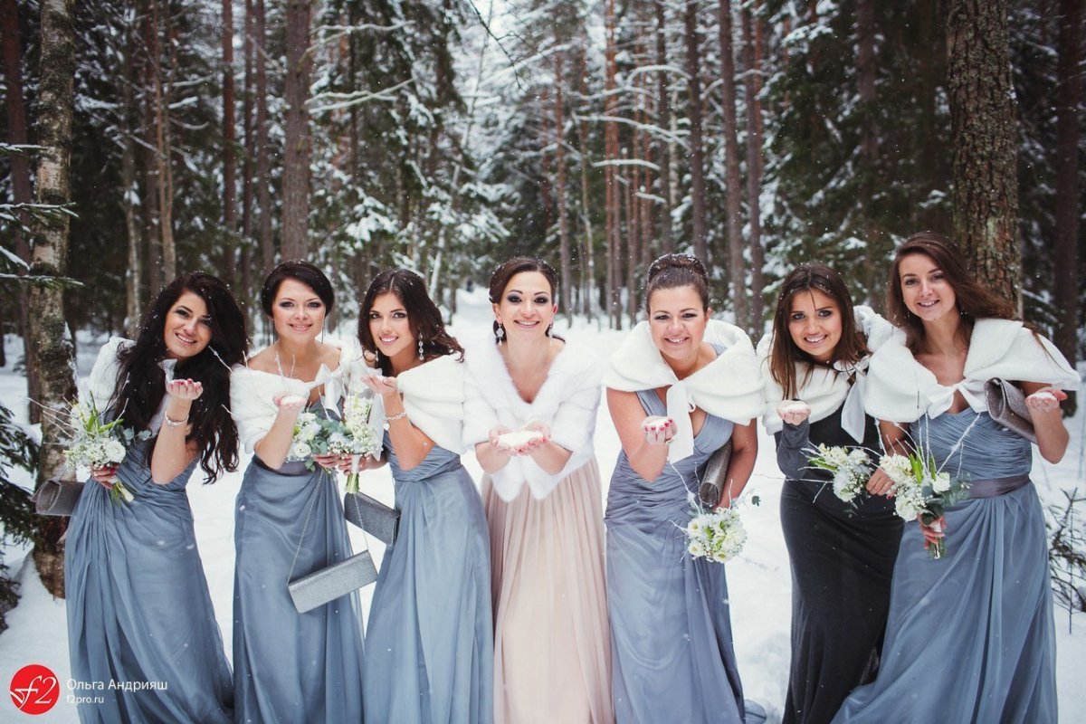 Платье на свадьбу зимой гостье