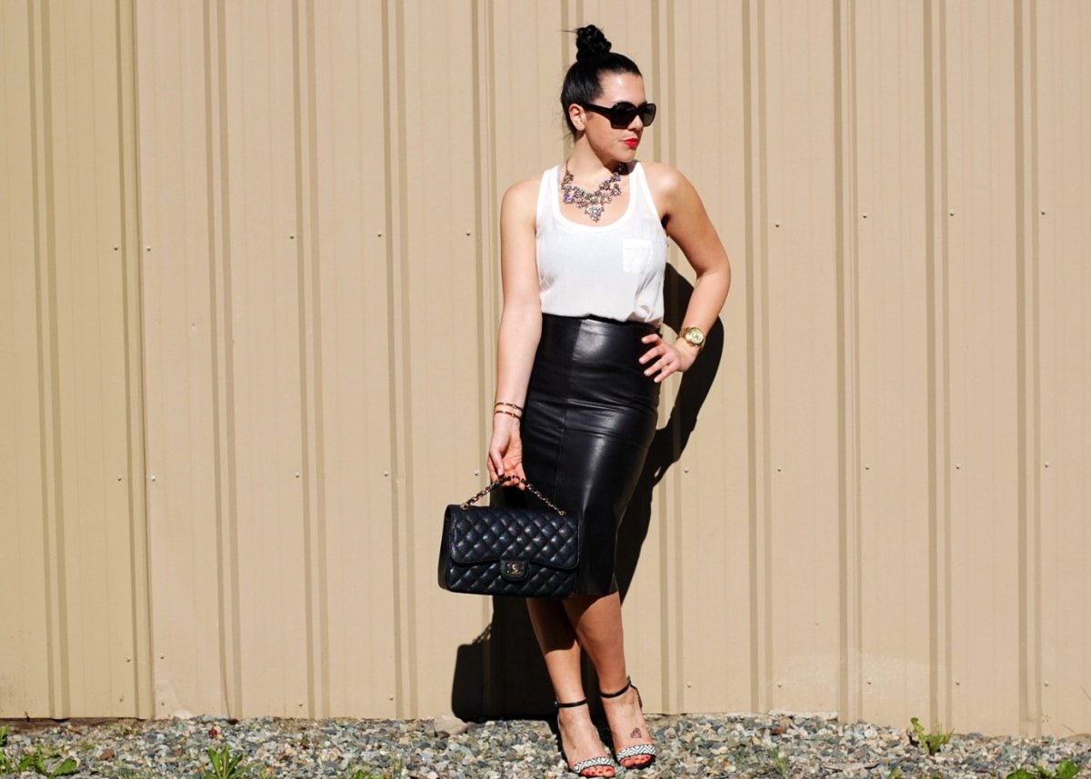 Зеленая кожаная юбка мини